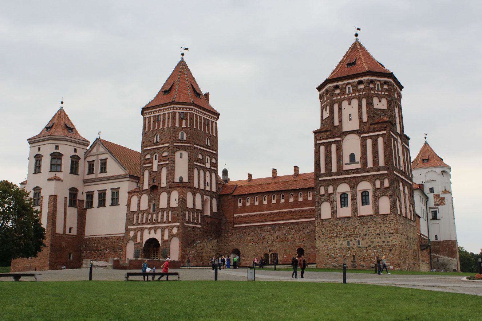 Мирский замок, замковый комплекс Мир, квесты в Мирском замке 